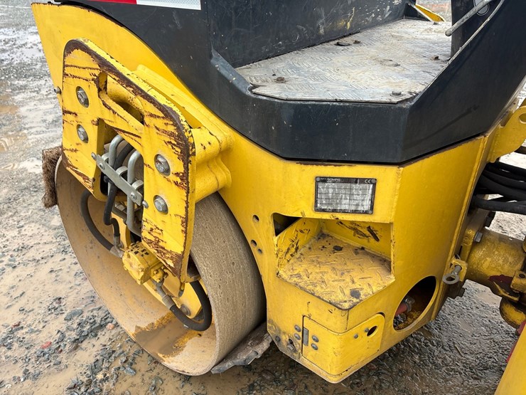 2011-bomag-bw120ad-4-image-15