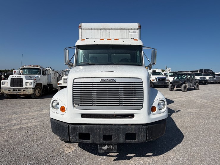 1997-freightliner-fl112-image-2