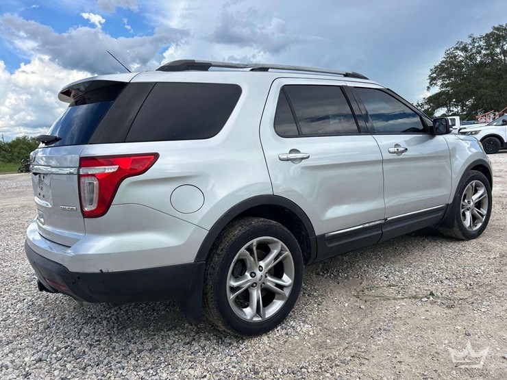 2015-ford-explorer-image-3
