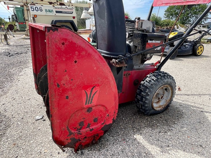 #10542-•-yard-machine-snow-blower-image-8