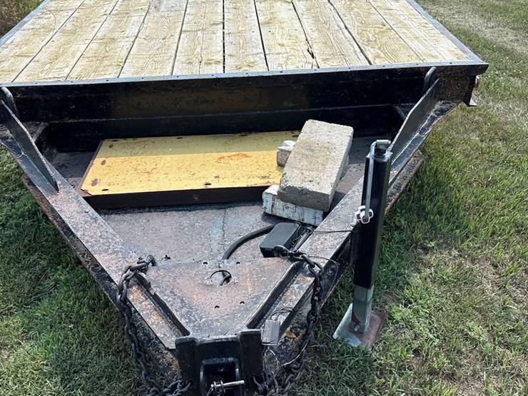 1972-fruehof-8ft-x-19ft-flatbed-equipment-trailer-image-11