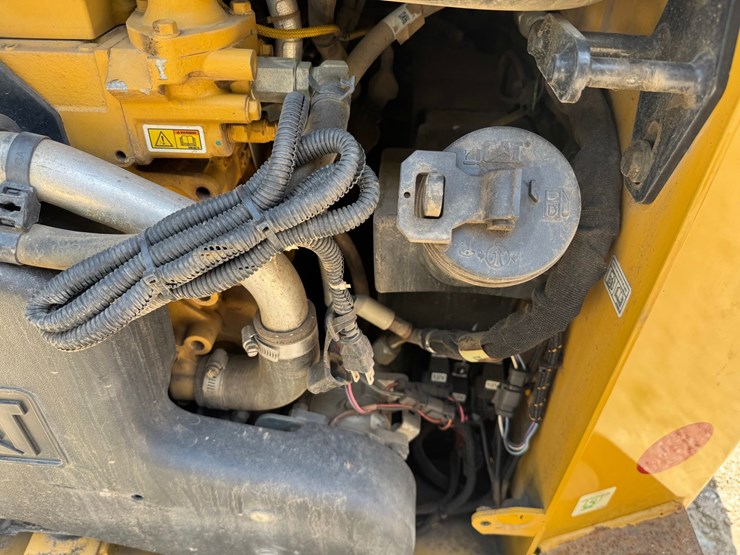 caterpillar-242d-image-29