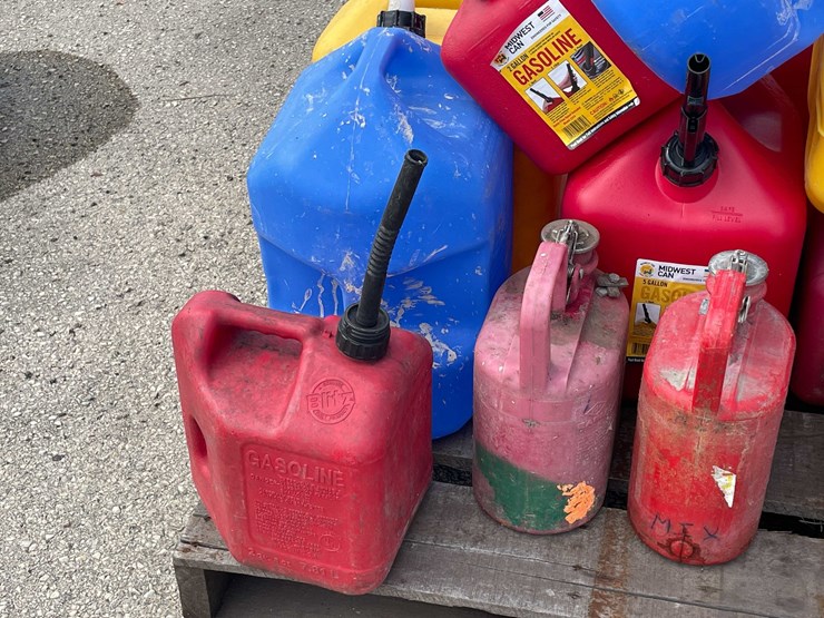 #10553-•-pallet-of-fuel-cans-image-6