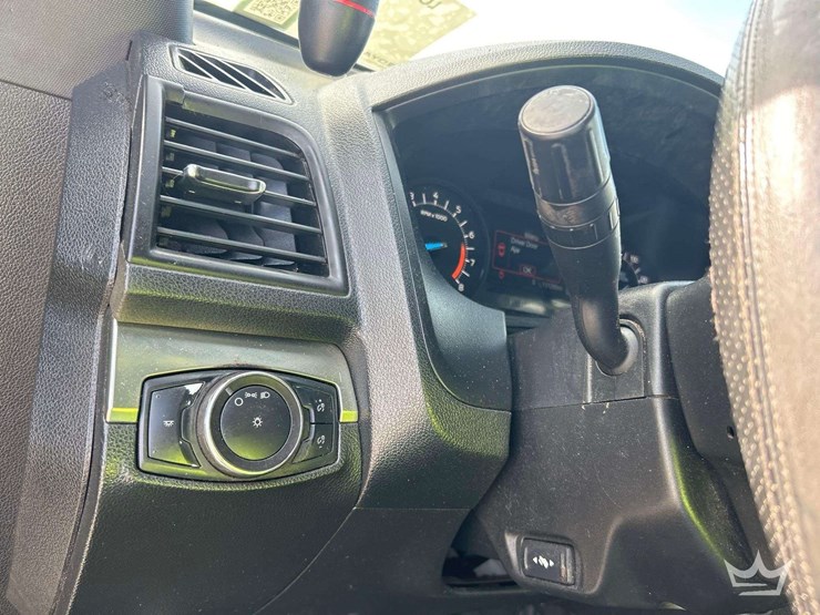 2019-ford-explorer-image-15