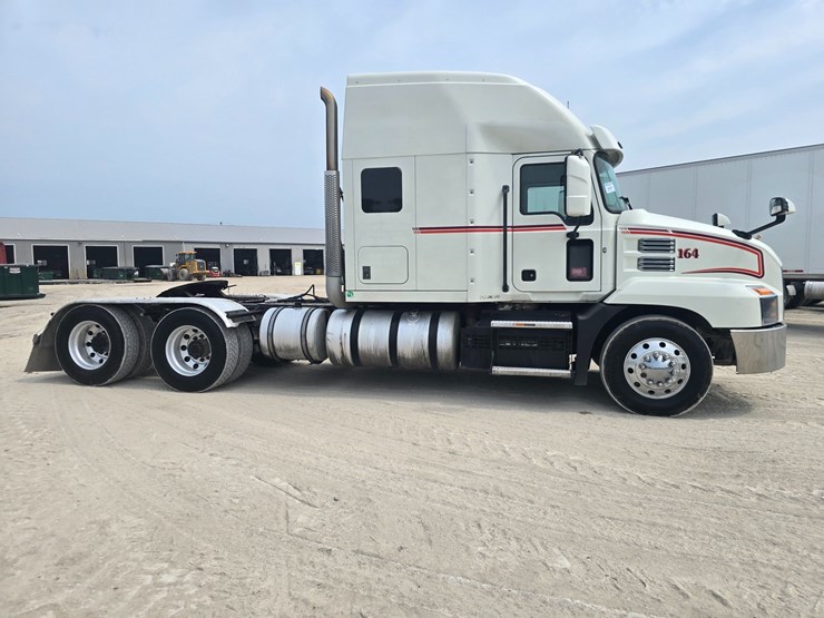 #25251-•-2020-mack-anthem-semi-sleeper-truck-image-16