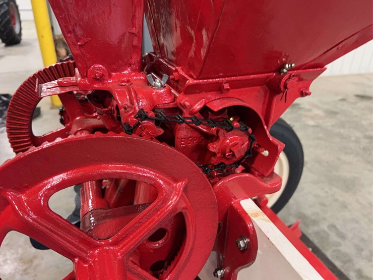 international-end-gate-seeder-image-25