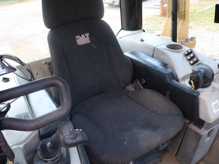 2014-caterpillar-d6n-image-26