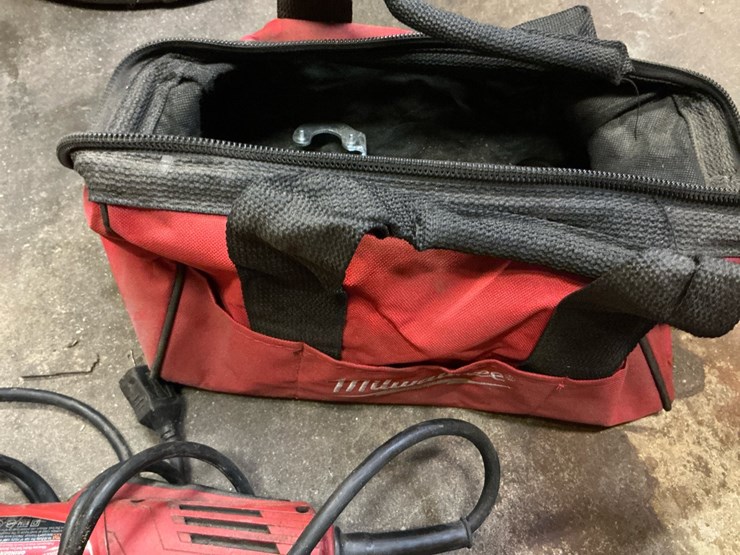 #104-•-2-milwaukee-4-1/2"-corded-angle-grinders-and-ridgid-wet&dry-shop-vac-image-11