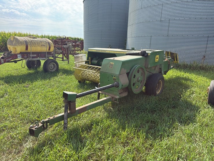 john-deere-336-image-1
