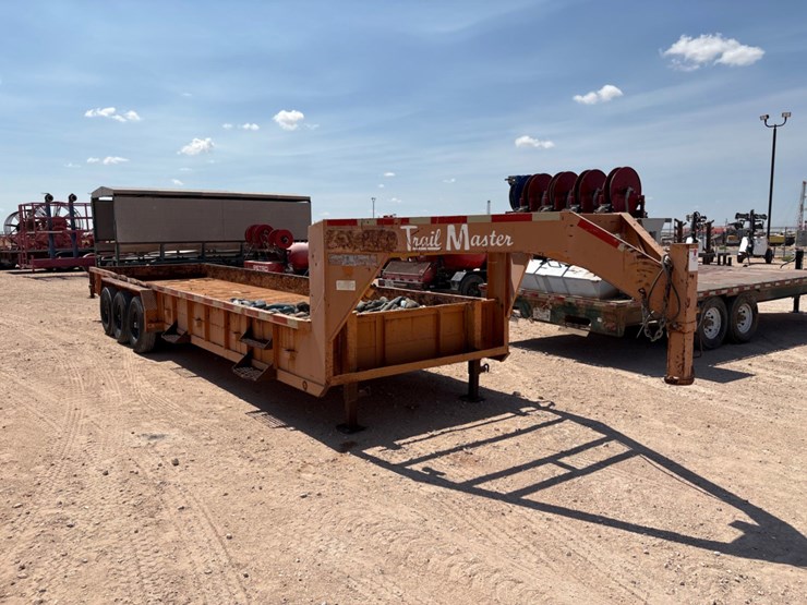 2012-trail-master-28’-x-7’-3-axle-gooseneck-trailer-image-5