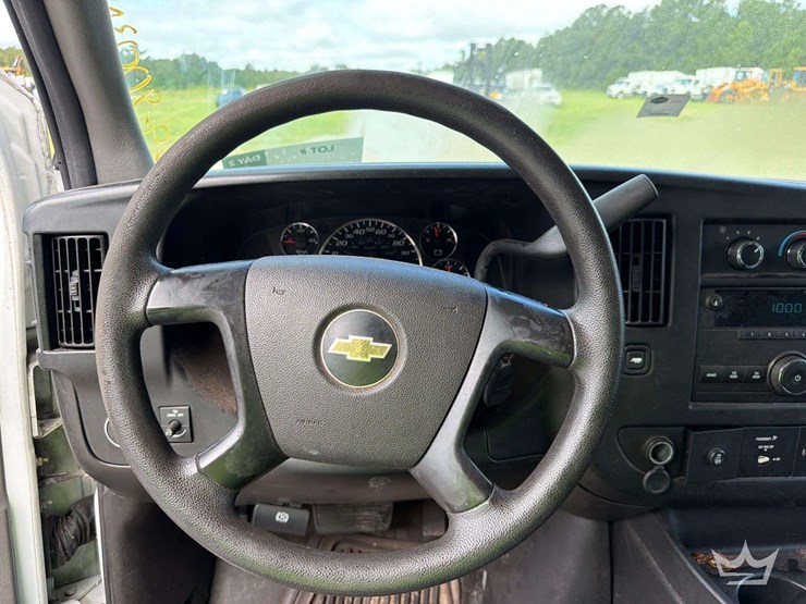 2014-chevrolet-express-g2500-image-9
