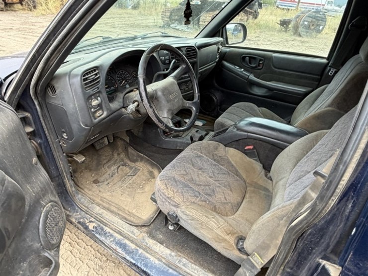 2001-gmc-sonoma-crew-cab-pickup-image-15