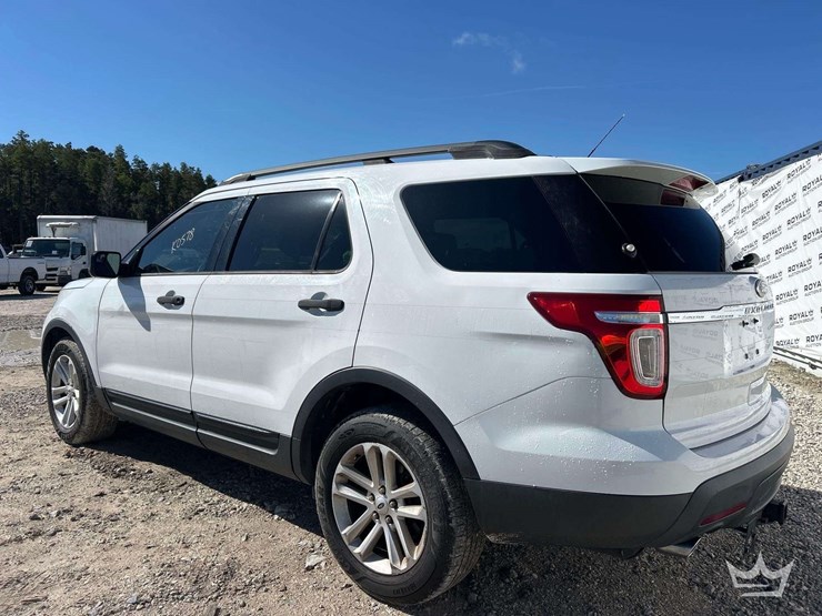 2015-ford-explorer-image-4