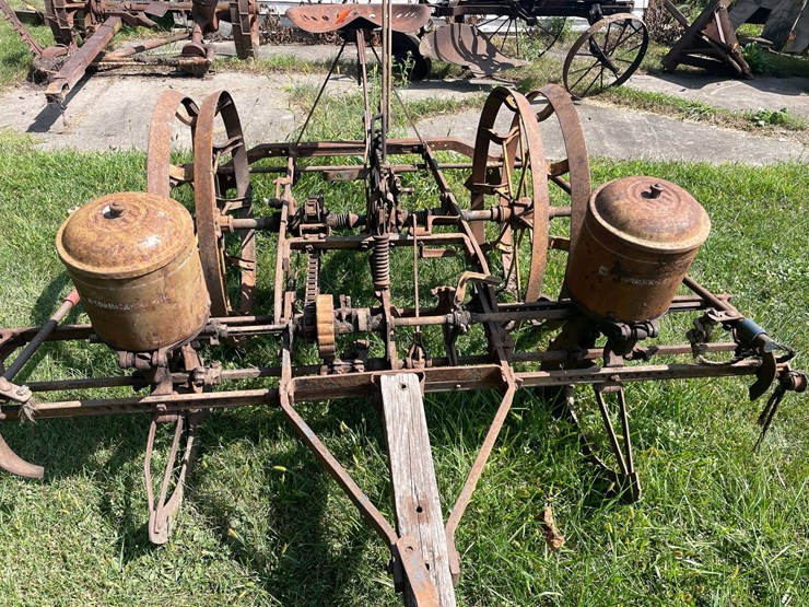 #1622-•-antique-mccormick-corn-planter-image-10