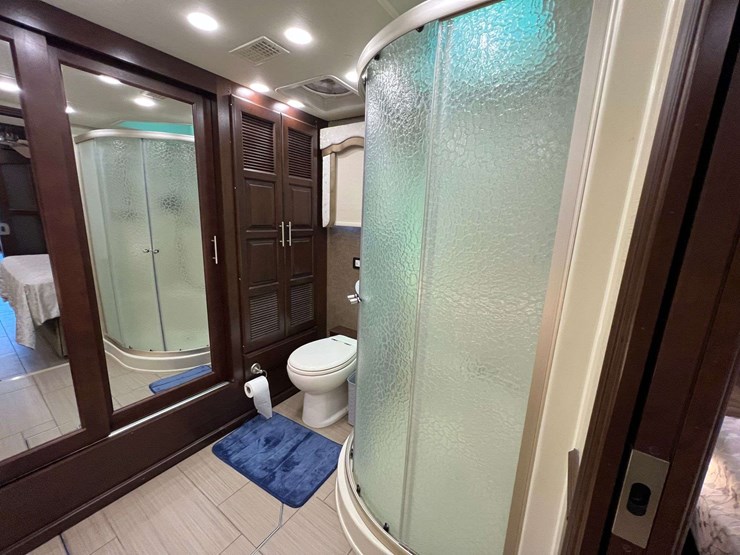 2016-entegra-coach-aspire-44b-mountain-master-luxury-diesel-pusher-motorhome-(51,192-miles)-image-115