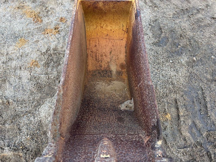 caterpillar-12-image-6