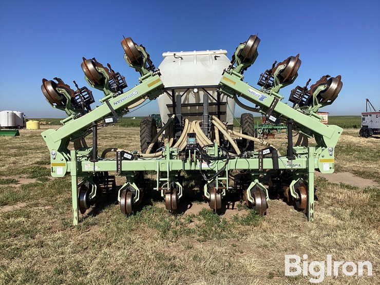2023-orthman-840-204-12r30-strip-till-machine-w/montag-cart-image-2