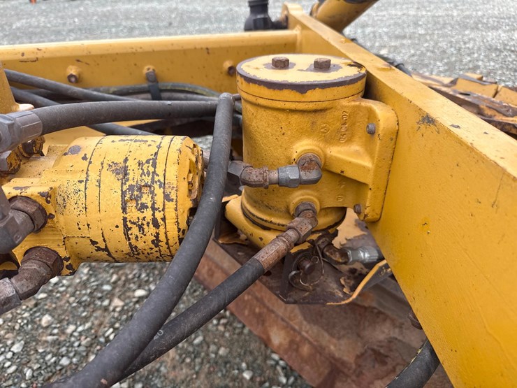caterpillar-160m-awd-image-102