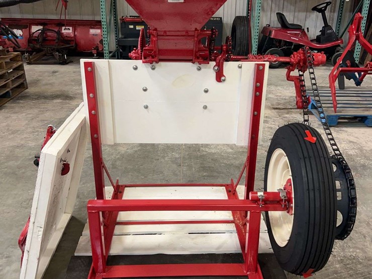 international-end-gate-seeder-image-2