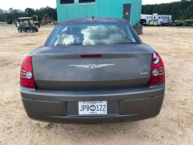 2008-chrysler-300-4-door-sedan-(190,608-miles)-not-running-image-6