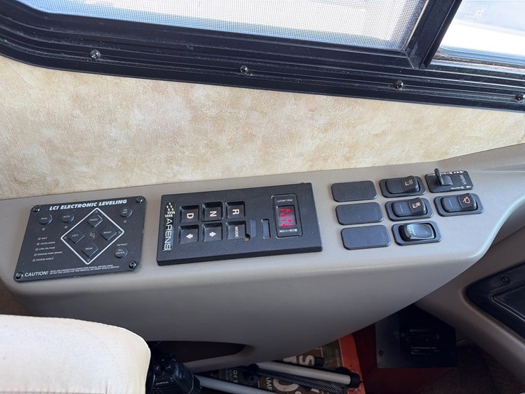 #206-•-2008-coachman-383fws-cross-country-motorhome-image-25