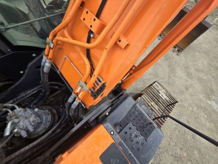 2016-hitachi-zx350-lc-image-52