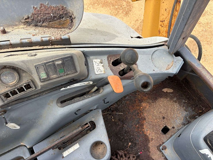 new-holland-555e-image-24