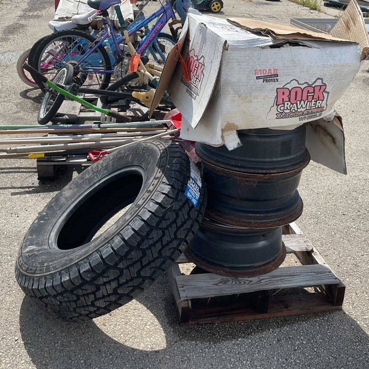 #10548 • Tire and Rims
