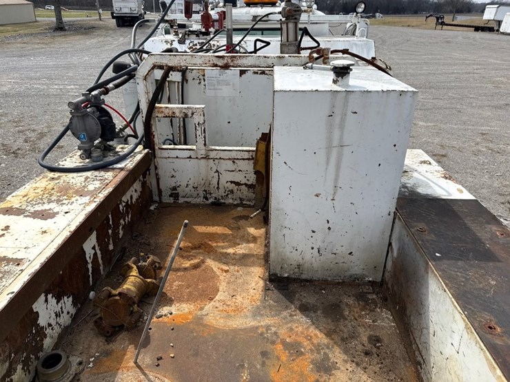 #234-•-1989-mack-r690t-single-axle-fuel-truck-image-27