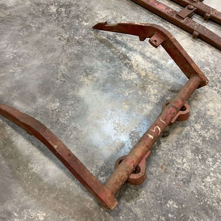 International 1200 Fast-Hitch Bar