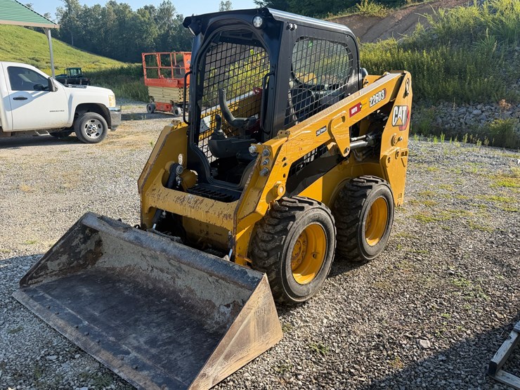 #18017-•-cat-226d3-skid-steer-image-1