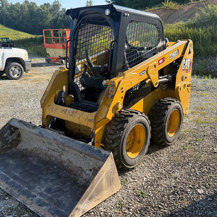 #18017 • CAT 226D3 SKID STEER