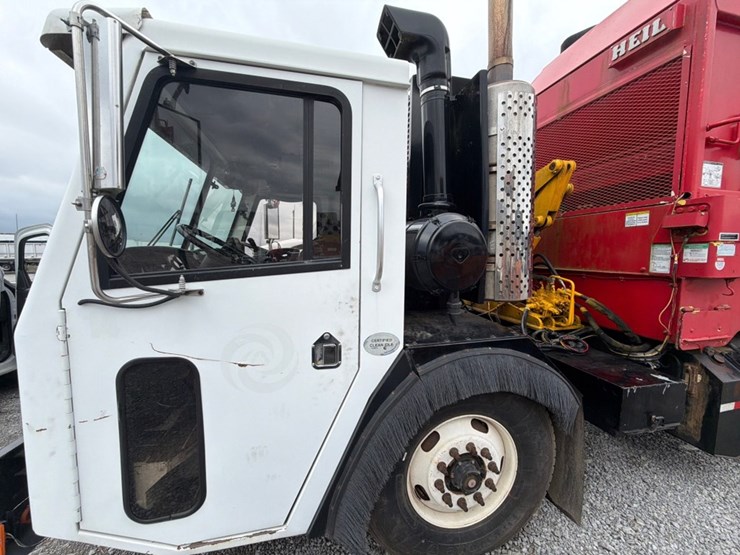 #506-•-2009-crane-carrier-sanitation-truck-image-2
