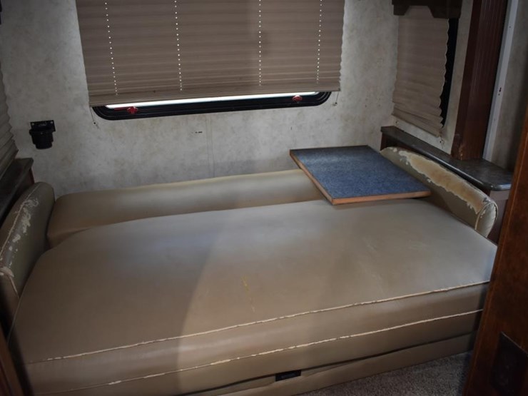 2011-ford-jamboree-sport-motorhome-(vin-#-1fdxe4fs2bdb26416)-(showing-appx-image-20