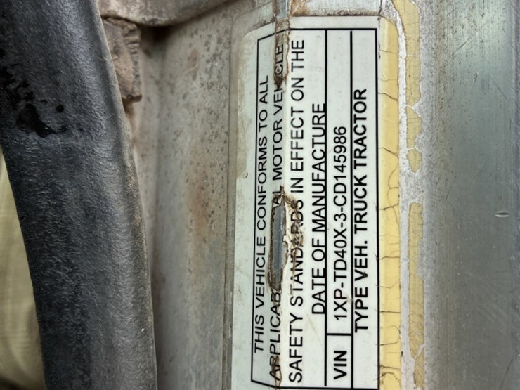 2012-peterbilt-367-image-16