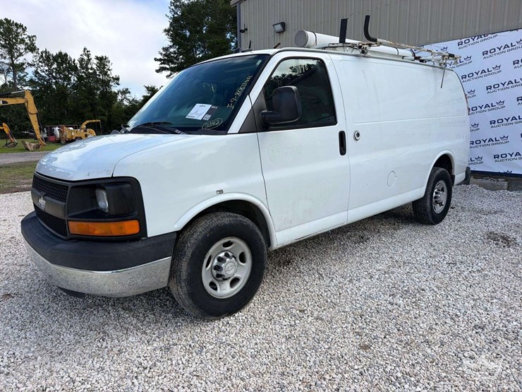 2014-chevrolet-express-g2500-image-1