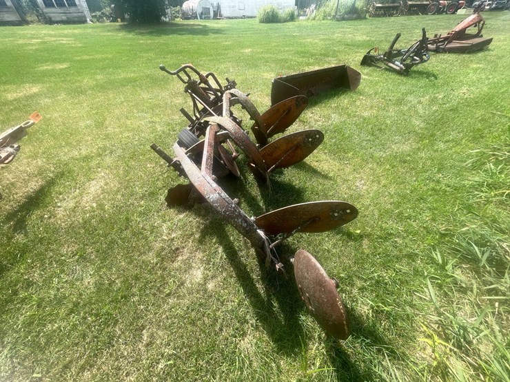 #1638-•-3-bottom-moldboard-plow-image-5