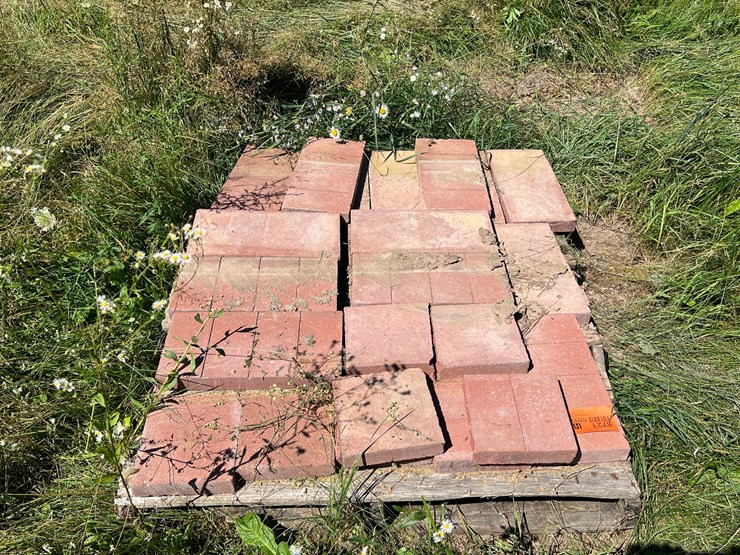 #5721-•-pallet-of-misc.-brick-image-2