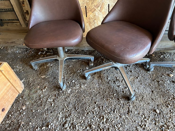 #6273-•-(4)-rolling-chairs-image-5