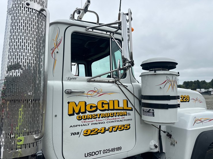 #61467-•-1991-mack-rd360s-day-cab-truck-tractor-image-13