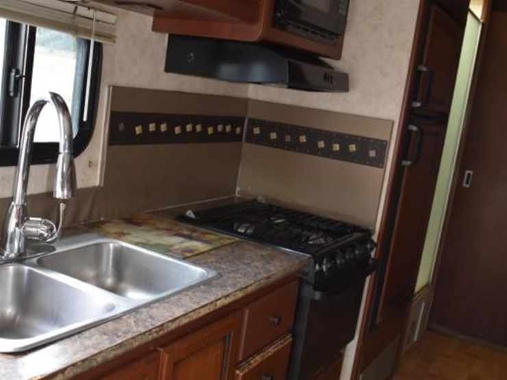2011-ford-jamboree-sport-motorhome-(vin-#-1fdxe4fs2bdb26416)-(showing-appx-image-15