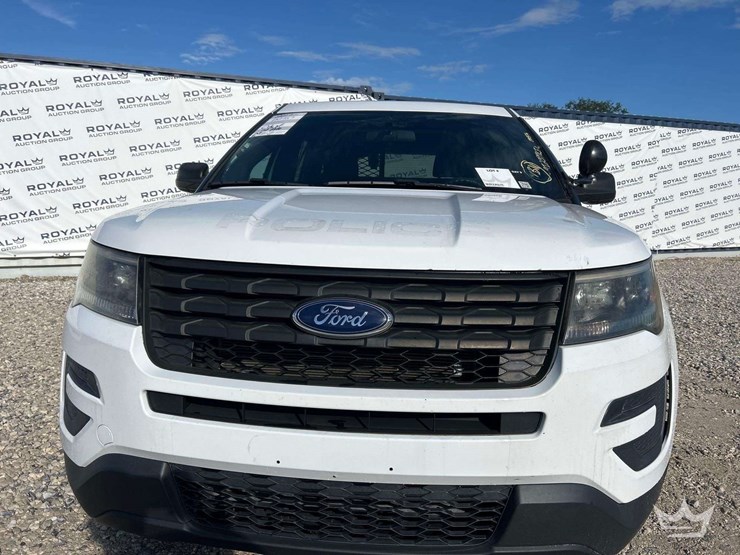 2017-ford-explorer-image-26