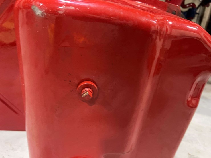international-harvester-656-row-crop-utility-diesel-fuel-tank-image-13