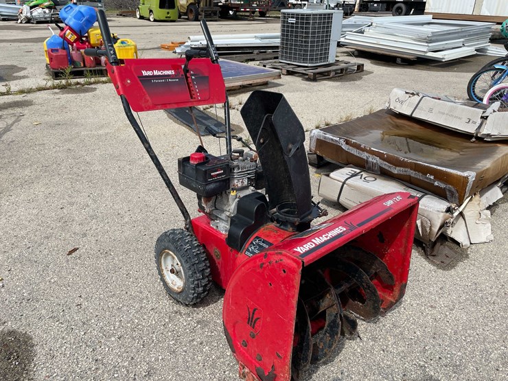 #10542-•-yard-machine-snow-blower-image-2