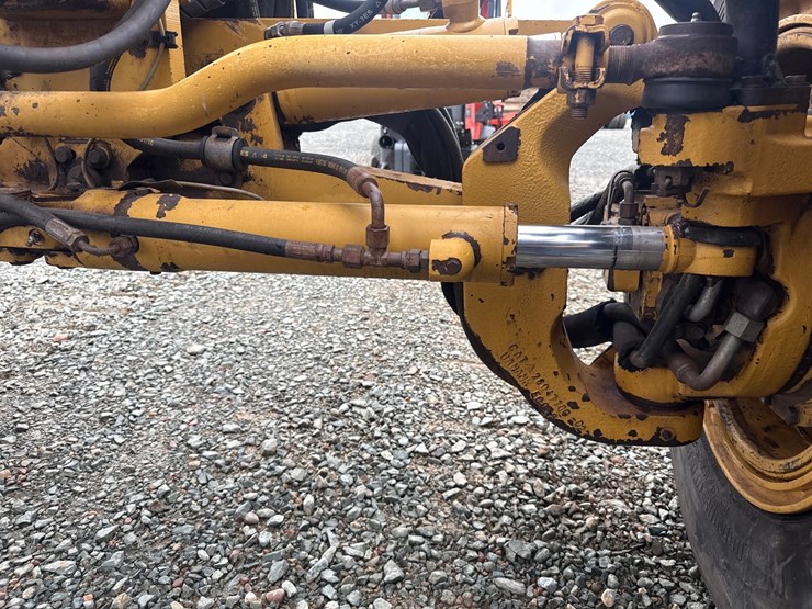 caterpillar-160m-awd-image-24
