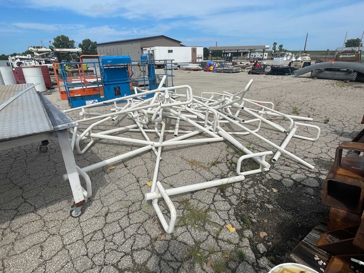 #10621-•-pile-of-aluminum-railings-image-3