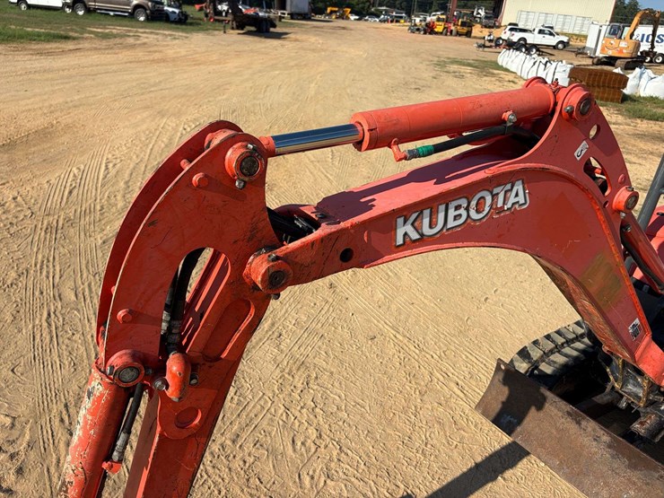 2020-kubota-u17-image-14