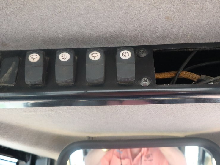 2014-caterpillar-d6n-image-35