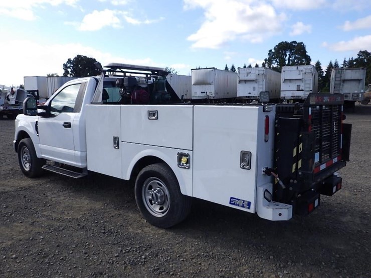 2021-ford-f350-image-7