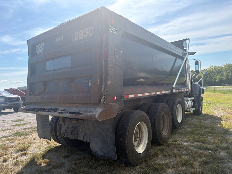 #265-•-2006-mack-cv713-granite-tri-axle-dump-truck-image-6